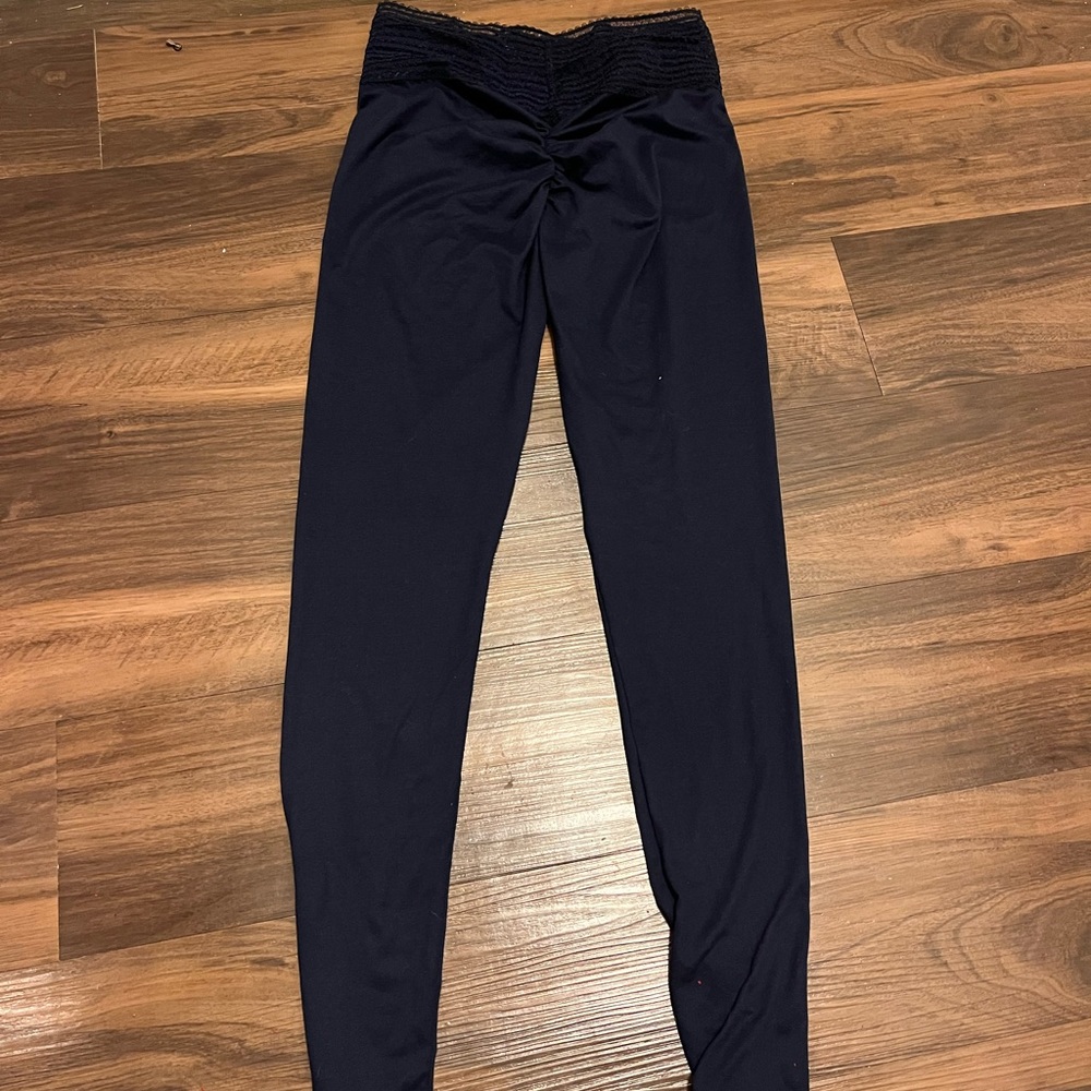 Navy Cute Booty Leggings